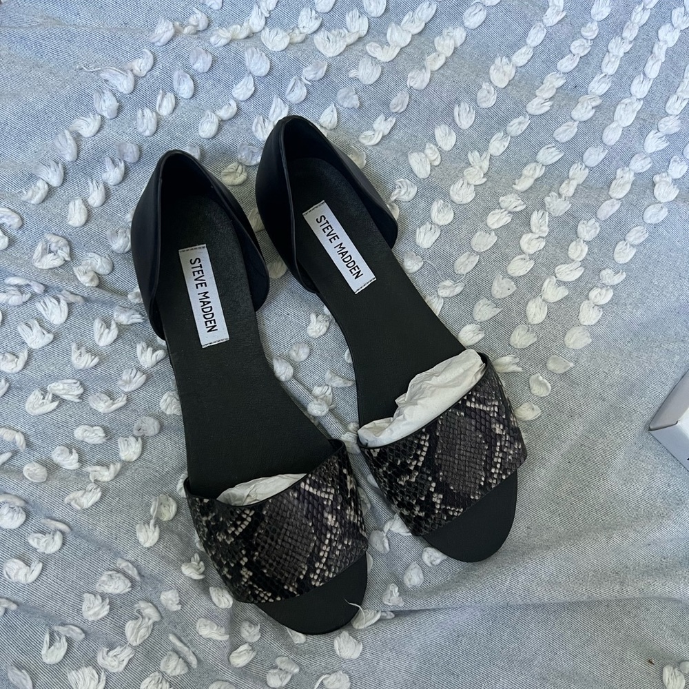 Steve Madden snake print sandals